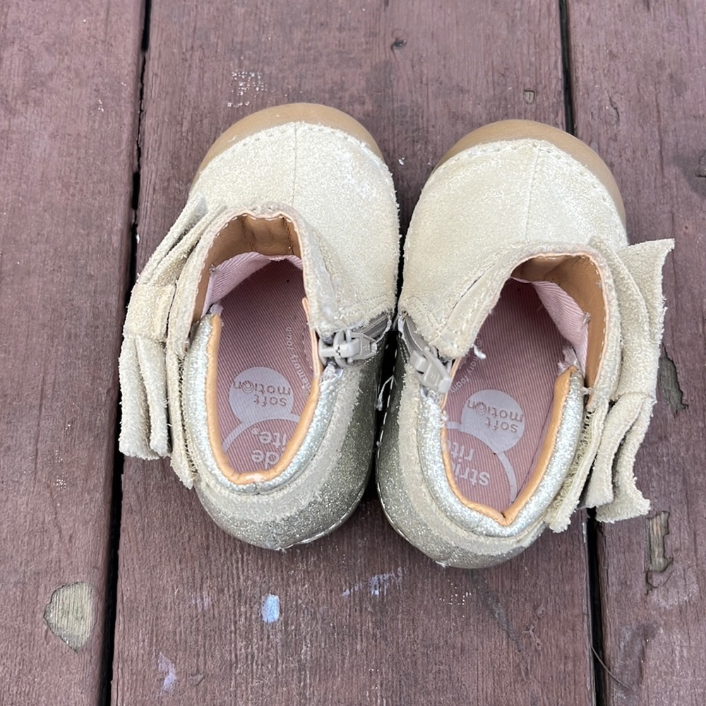Stride rite size 4 bootie